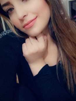 נערות צעירות ושובבות בלבוש מיוחד ועם חיוך מתוק – הזמנות לבילויים נעימים ומרגשים
